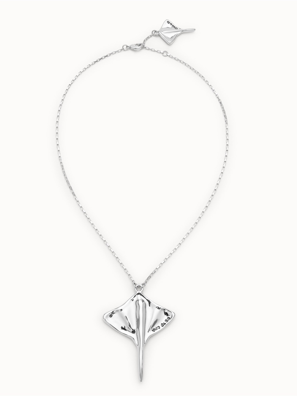 UNO de 50 Silver Manta Ray Pendant Necklace